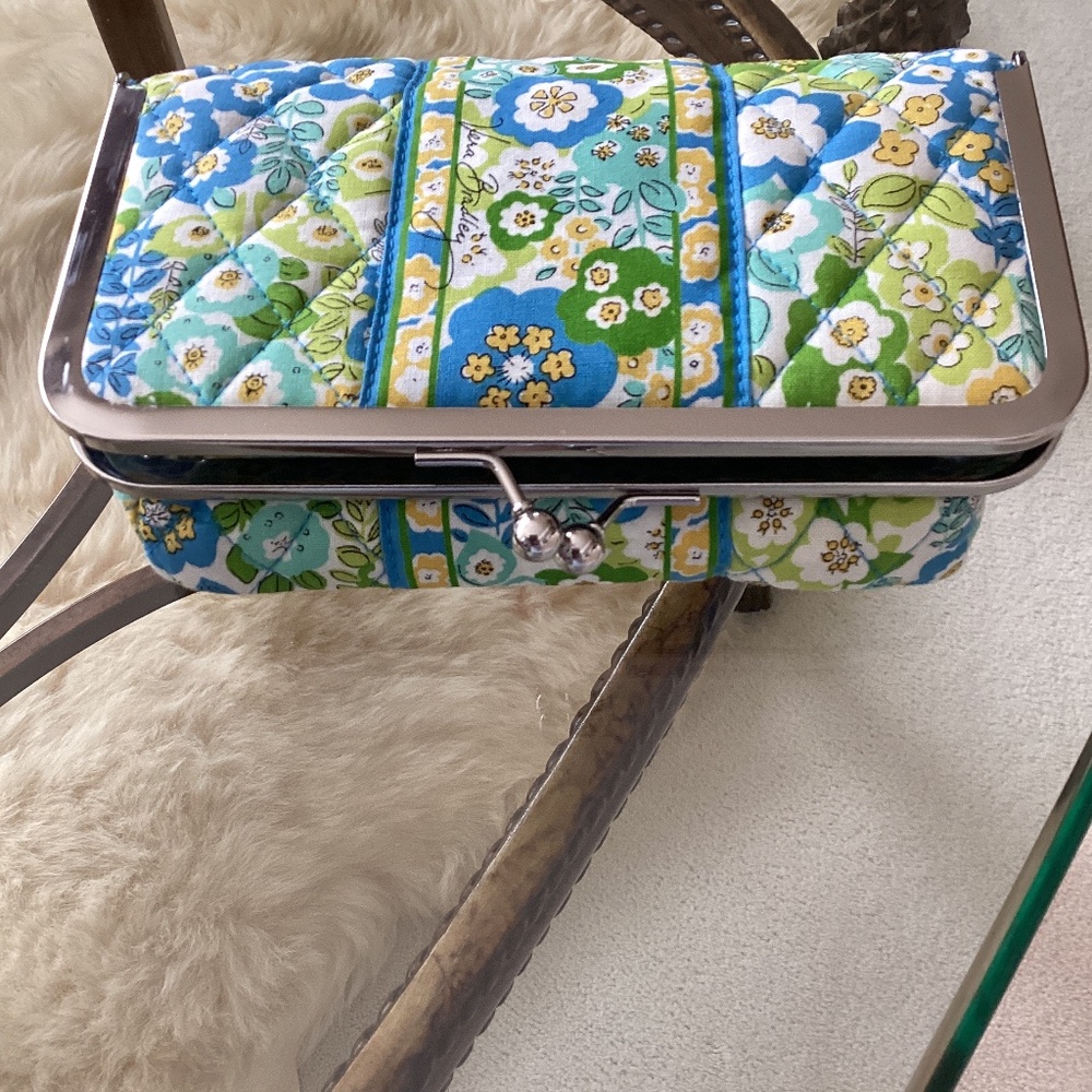 NWOT. Vera Bradley Lined Kiss Clip Make Bag